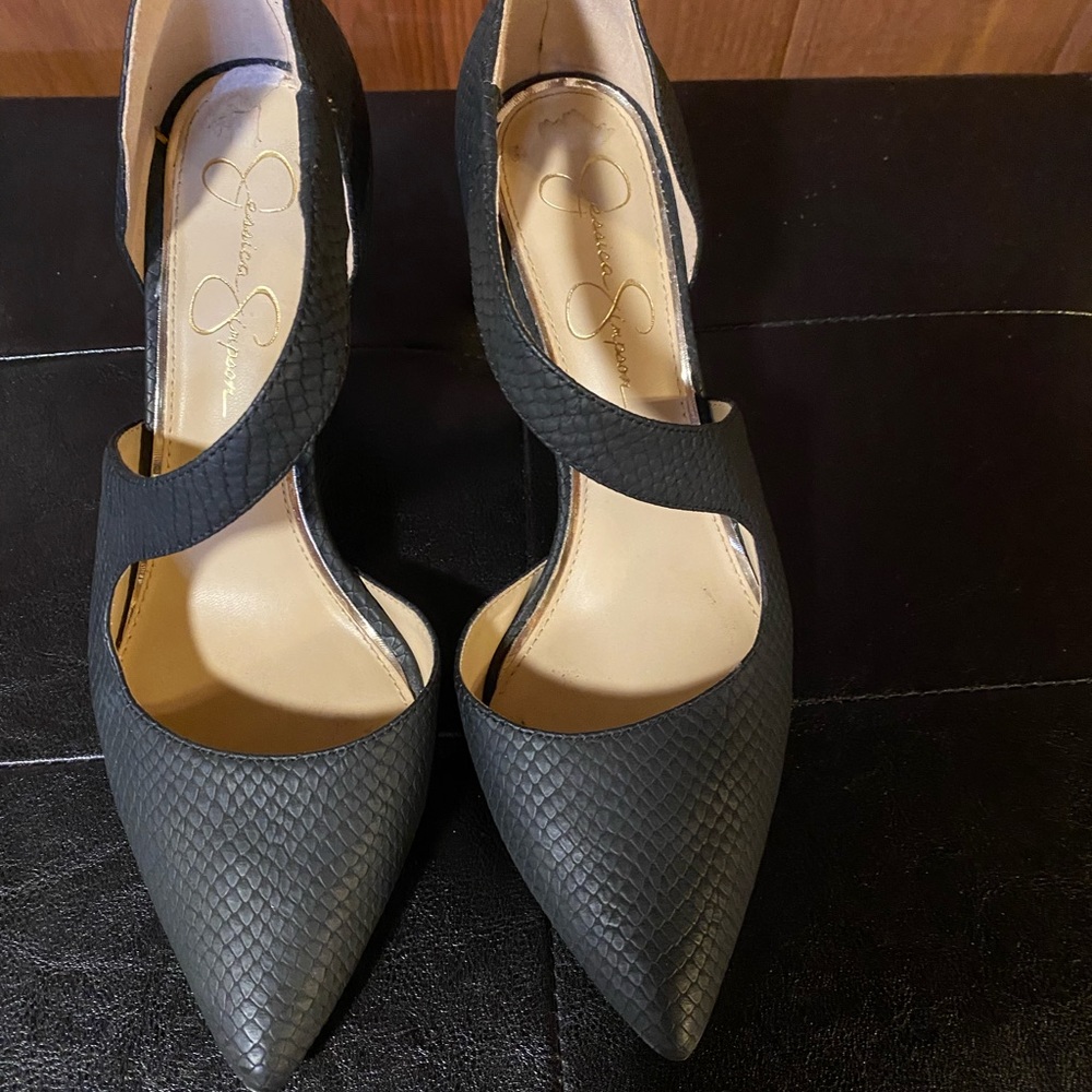 Jessica Simpson black closed toe 5 in heels